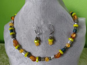 Upcycling Kette in grün-brauntönen